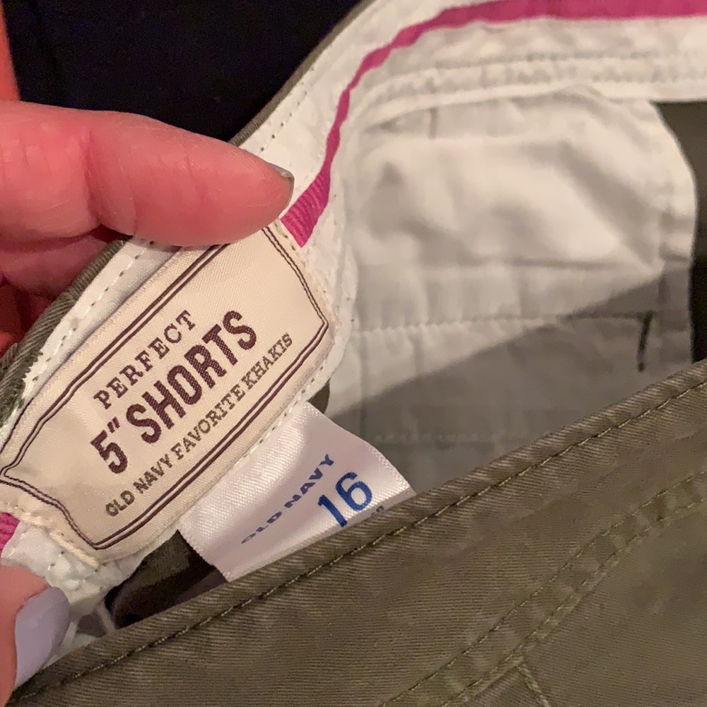 7 pairs is Shorts all in excellent condition. Size 16. Selling the bundle - Picture 7 of 8